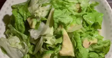 Nefis Avokado Salatası Tarifi