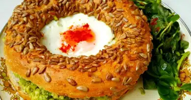 Avokadolu & Yumurtalı Simit Tarifi