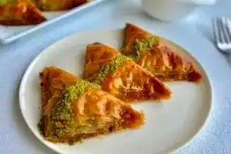 Nefis Baklavalık Yufka Tatlısı Tarifi