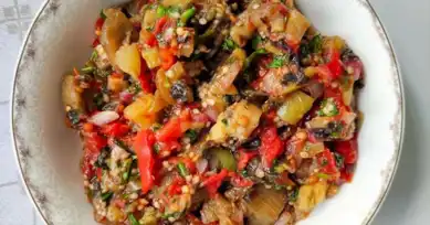 Nefis Barbekü Salatası Tarifi