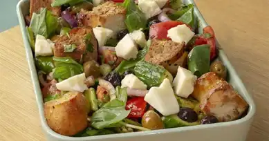 Bayat Pideli Lezzet Bombası: Domates Salatası Tarifi