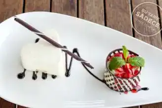 Kalp Şeklinde Beyaz Çikolatalı Mus Tarifi