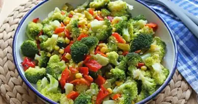 Lezzetli ve Sağlıklı Brokoli Salatası Tarifi