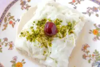 Nefis Cevizli Güllaç Tarifi