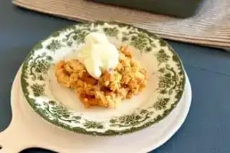 5 Malzemeyle Lezzetli Elmalı Crumble Tarifi
