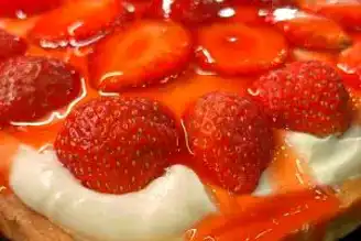 Nefis Çilekli Tart Tarifi