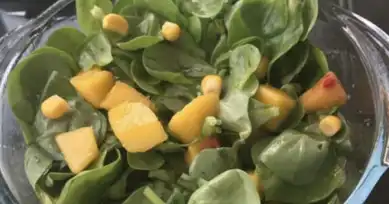 Yazın En Serin Salatası: Şeftalili Semizotu Harikası!
