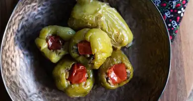 Ege Tarzı Nefis Zeytinyağlı Biber Dolması Tarifi