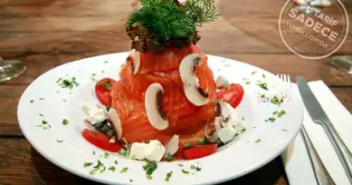 Lezzetli Füme Somon Salatası Tarifi
