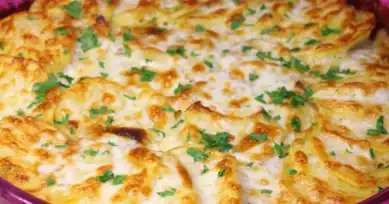 Fırında Kremalı Kaşarlı Patates Tarifi
