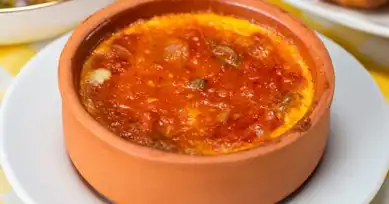 Güveçte Lezzet Patlaması: Menemen Tarifi