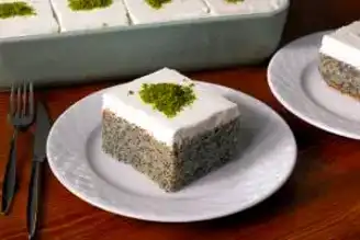 Mavi Haşhaşlı İrmik Tatlısı Tarifi