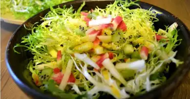Hardal Soslu Lezzetli Endivye Salatası