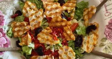 Nefis Hellim Peynirli Diyet Salata Tarifi