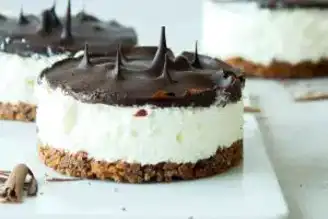 Nefis Hindistan Cevizli Raw Cheesecake Tarifi