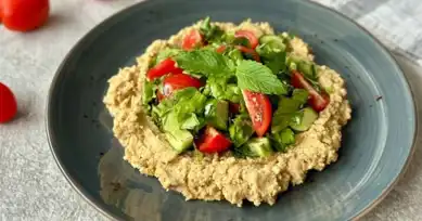 Nefis Humuslu Yaz Salatası Tarifi