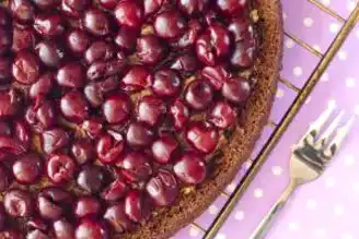 Nefis Çikolatalı Kirazlı Tart Tarifi
