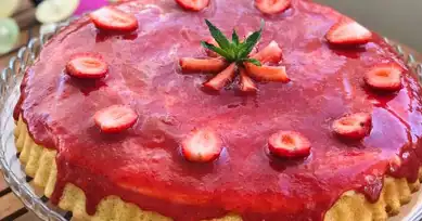 Nefis Çilekli Tart Kek Tarifi