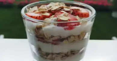Nefis Çilekli Bowl Tarifi