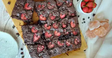 Nefis Çilekli Brownie Tarifi