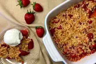 Nefis Çilekli Crumble Tarifi