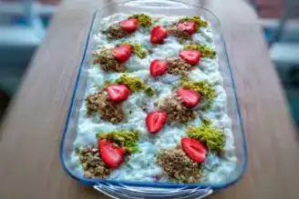 Çilekli Güllaç Tarifi: Ramazan'ın Vazgeçilmezi!