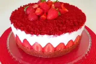 Nefis Çilekli Kırmızı Kadife Pasta Tarifi