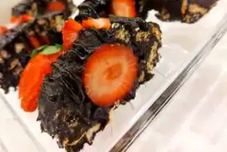 Nefis Çilekli Mozaik Pasta Tarifi