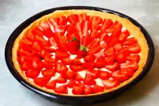 Nefis Çilekli Tart Tarifi