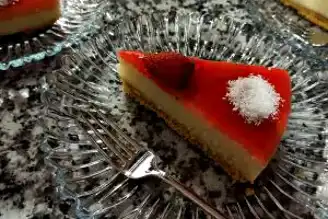 Nefis Çilekli Yaz Pastası Tarifi
