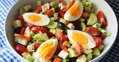Enerji Veren Kahvaltı Salatası Tarifi