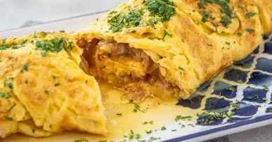 Nefis Karamelize Soğanlı Omlet Tarifi