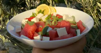 Ödem Atmaya Yardımcı Karpuzlu Yaz Salatası Tarifi