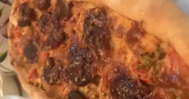 Lezzetli Kavurmalı Sucuklu Kahvaltılık Pide Tarifi