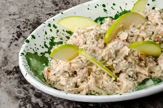 Nefis Kerevizli Tavuk Salatası Tarifi