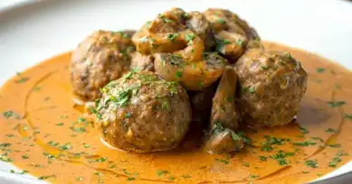 Tek Tava Kremalı Mantarlı Köfte Tarifi