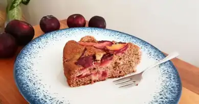 Nefis Kırmızı Erikli Kek Tarifi