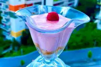Pratik ve Lezzetli: Kupta Frambuazlı Cheesecake Tarifi
