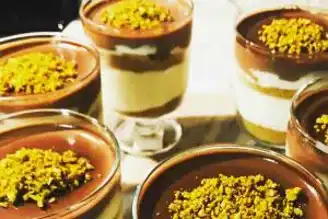 Nefis Kupta Çikolata Soslu Tatlı Tarifi