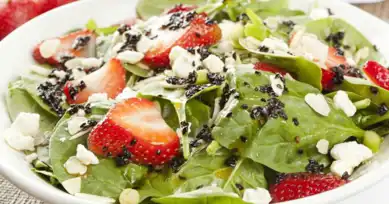 Lezzetli Kuru Yemişli Ispanak Salatası Tarifi