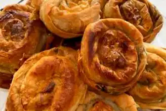 Nefis Kıymalı Gül Böreği Tarifi