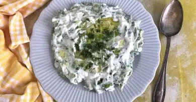 Taze Marul Cacığı Tarifi