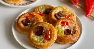 Yumuşacık Mayasız Pizza Poğaçası Tarifi