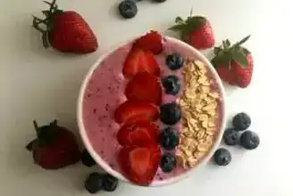 Serinletici Meyveli Smoothie Kasesi Tarifi