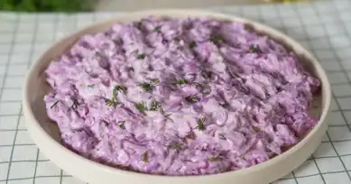 Nefis Mor Lahana Tarator Mezesi Tarifi