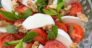 Nefis Mozzarella Peynirli Salata Tarifi