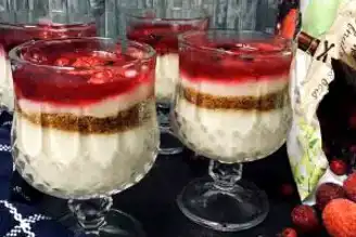 Nefis Muhallebi ve Orman Meyveli Tatlı Tarifi