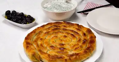 Nefis Naneli Soğuk Çorba ve Tepsi Böreği Tarifi