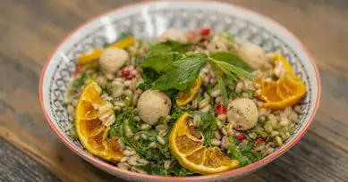 Nefis Nar Ekşili Buğday Salatası Tarifi