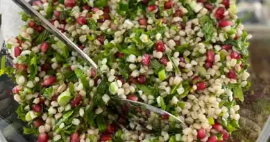 Nefis Narlı Buğdaylı Salata Tarifi